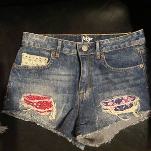 Mid waisted jean shorts with fun crochet detail and fun pockets